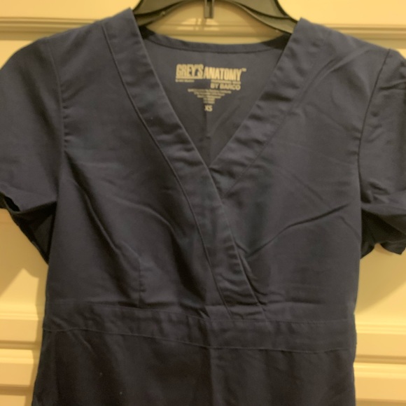 Navy scrub top - Picture 3 of 4
